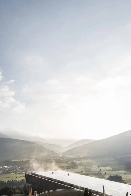 悬崖之上有网红吗吗,揭秘网红新宠儿的崛起之路