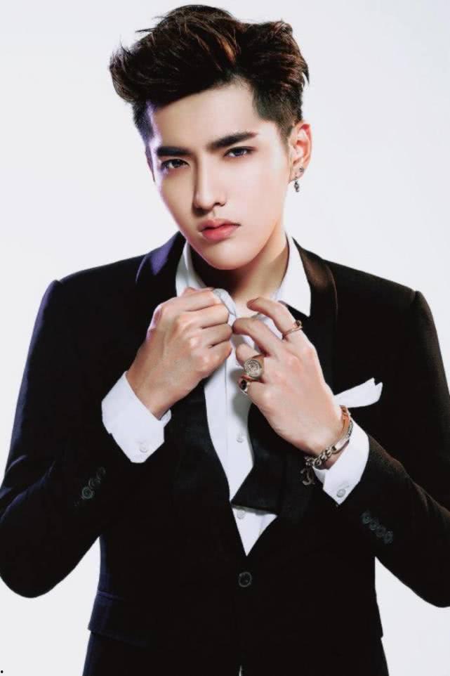 吴亦凡吃瓜起因,从吃瓜起因看娱乐圈的舆论风暴